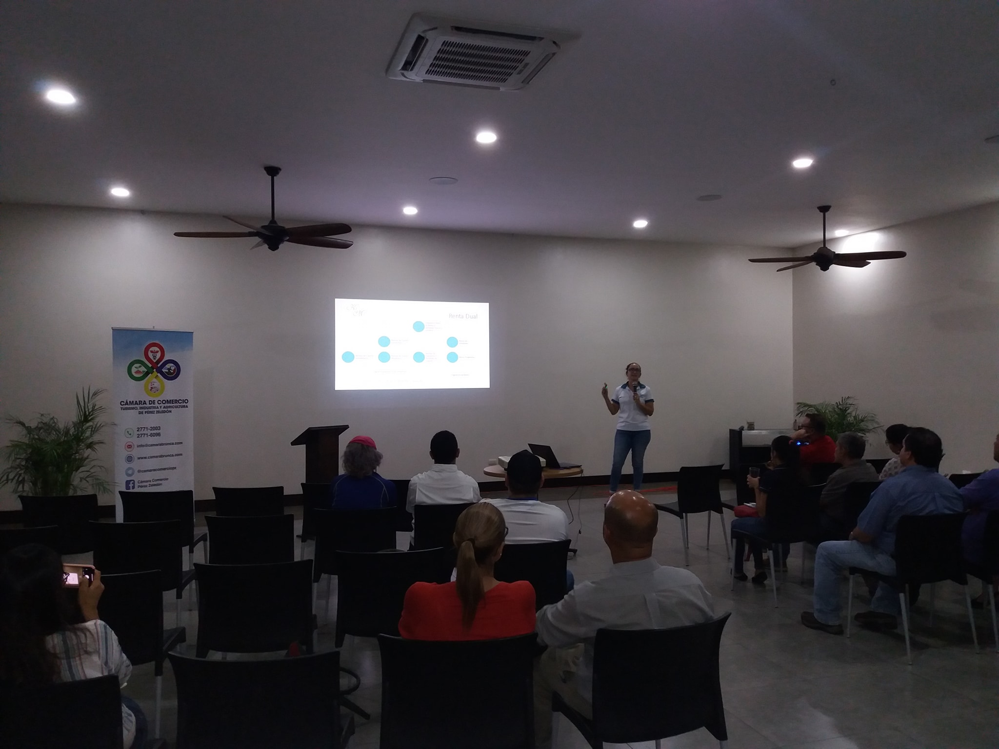 Charla y conversatorio Efectos del Plan Fiscal