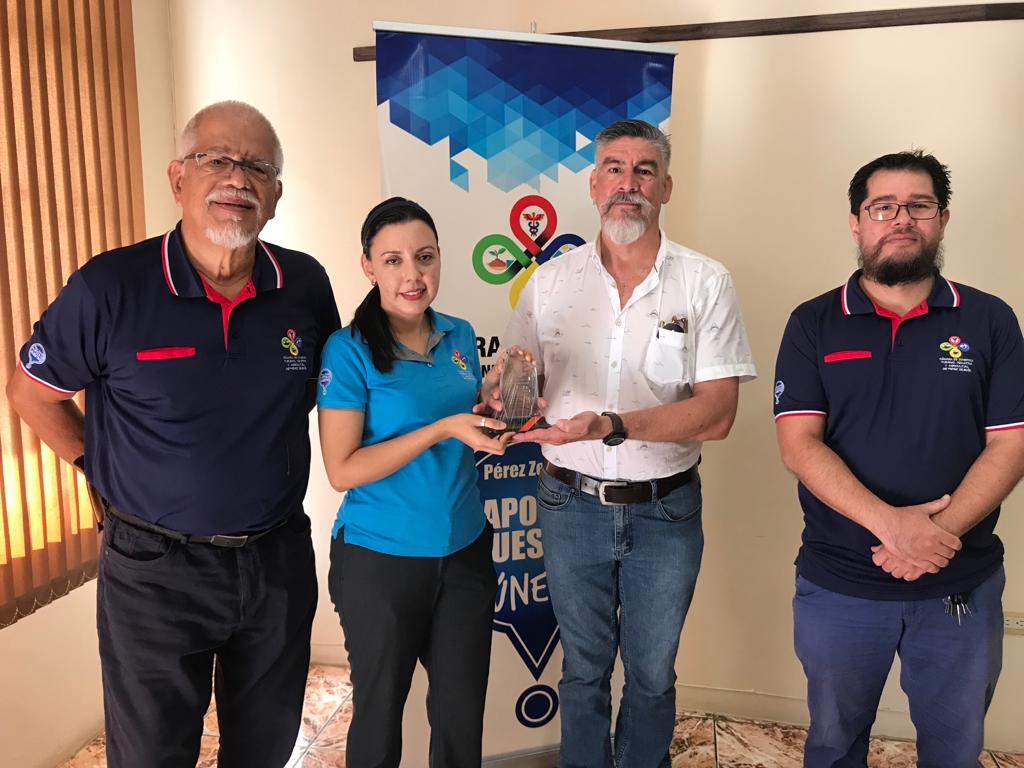 Entrega de Reconocimiento al Señor Carlos Vargas Arroyo